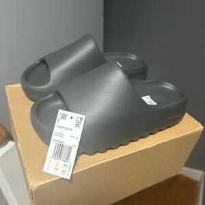 Yeezy Slide Onyx Footwear